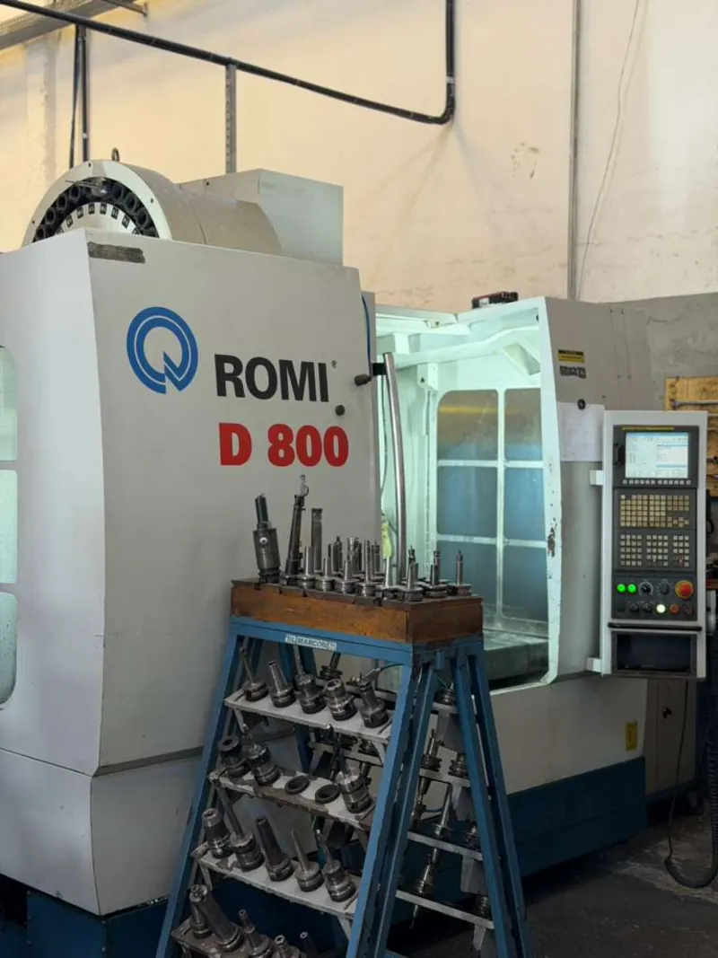 Centro de usinagem ROMI D 800 com porta-ferramentas